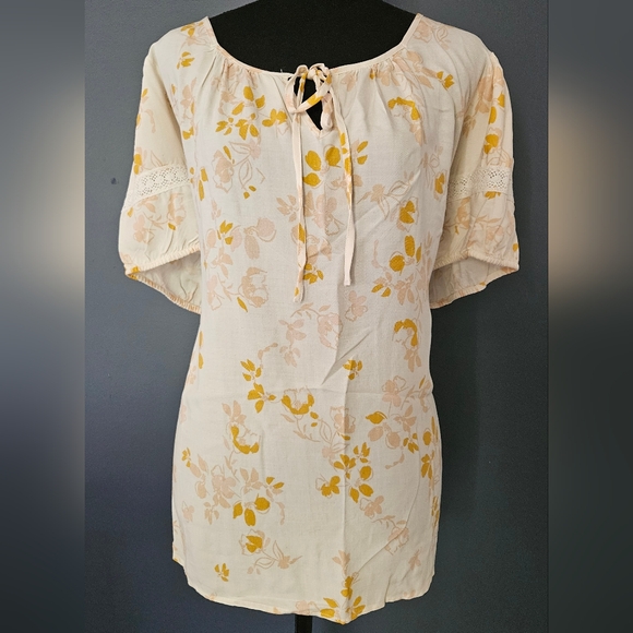 Como Blu Tops - NWT tie neck peasant top plus size 2X